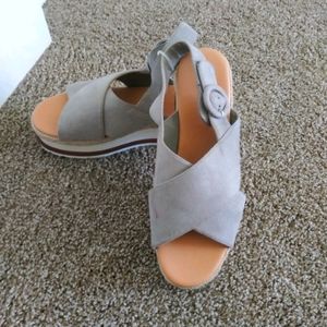 C established 1946 Sandals